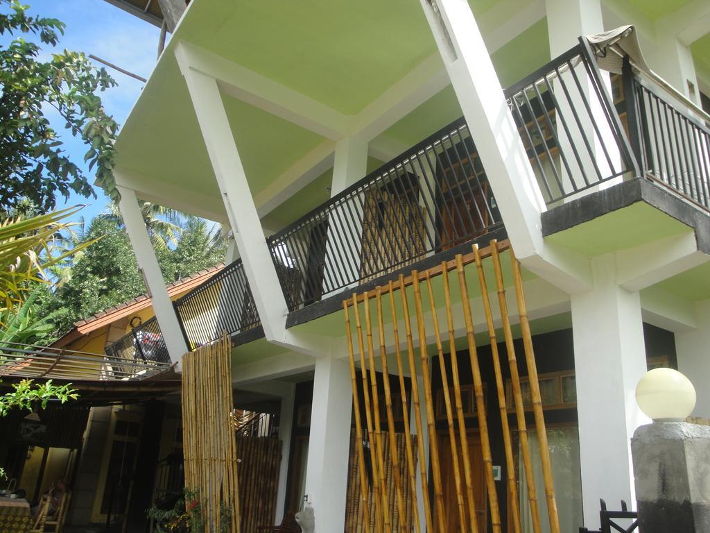 Lara Homestay Kuta  Exterior photo