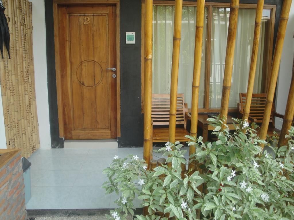 Lara Homestay Kuta  Exterior photo