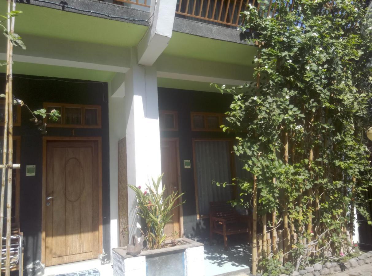 Lara Homestay Kuta  Exterior photo